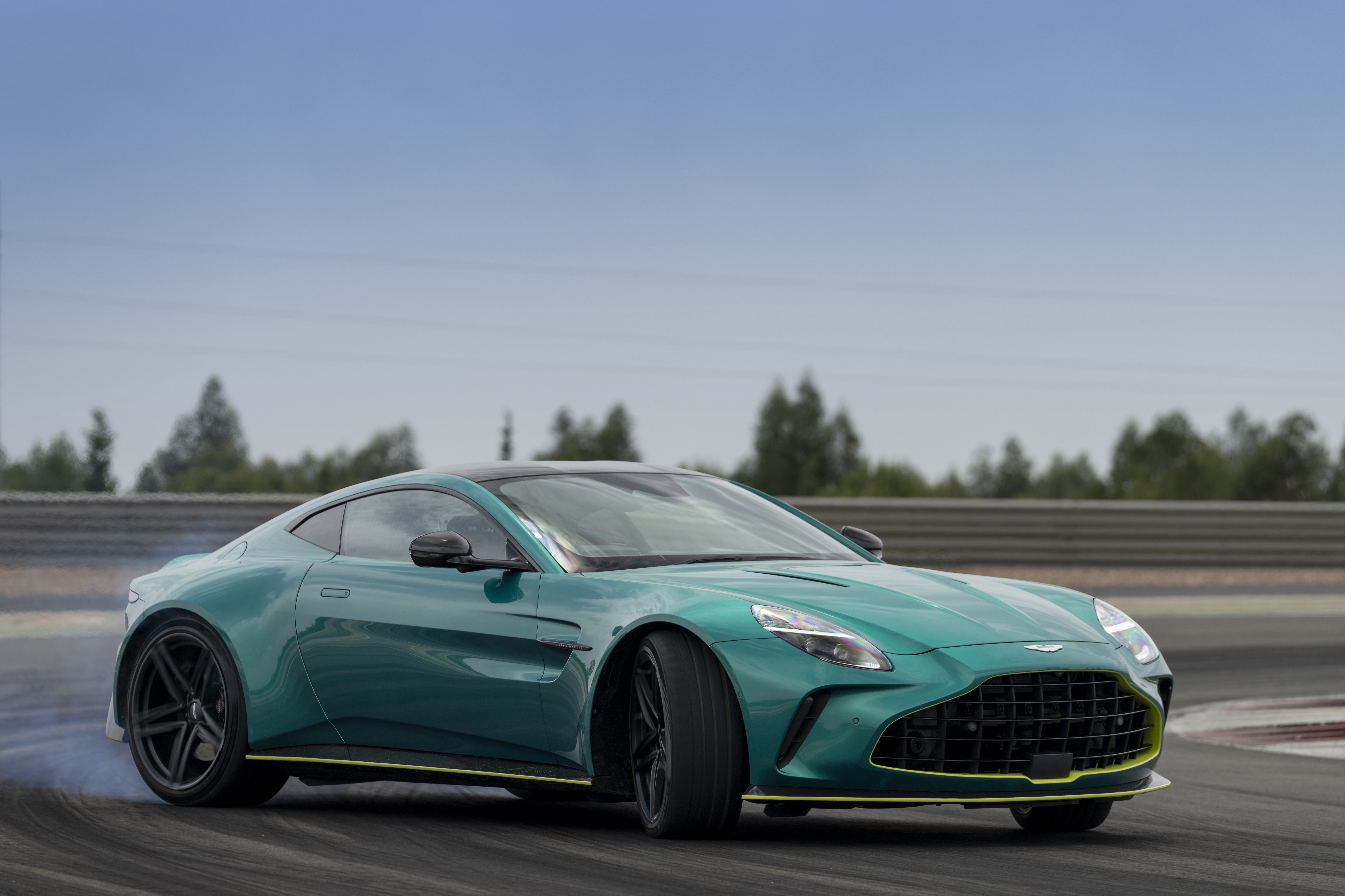 Aston Martin Vantage_1.jpg
