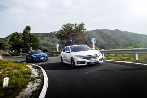 “紧凑级运动神车”是思域还是福克斯？