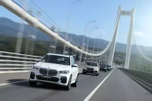吓 新一代BMW X5 是头不折不扣的功能性之兽