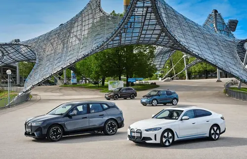 BMW iX、BMW i4双箭齐发，未来或许已经近在眼前