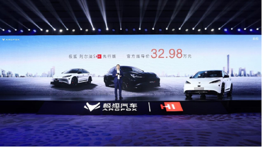 定义30万级高阶智驾新标准，极狐再次引领行业新趋势