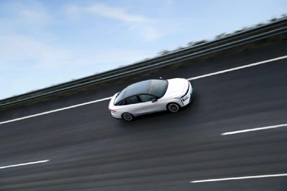 极速247km/h，湿地紧急避险80km/h，吉利银河L6成20万级轿车“操控王”