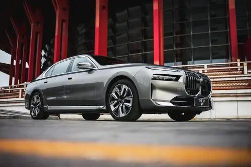 这才是旗舰级纯电车型该有的样子！创新纯电动BMW i7